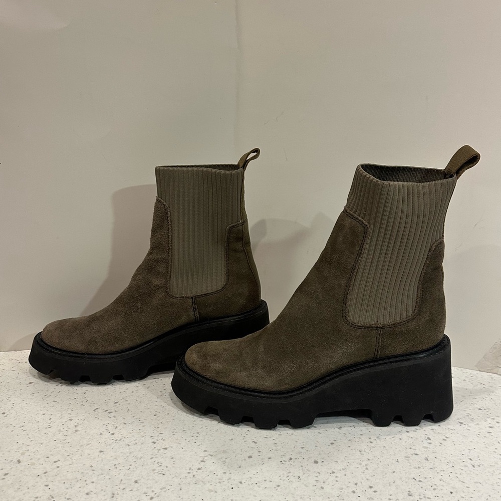 Dolce Vita Olive Ankle Boots with Black Soles Size 8.5